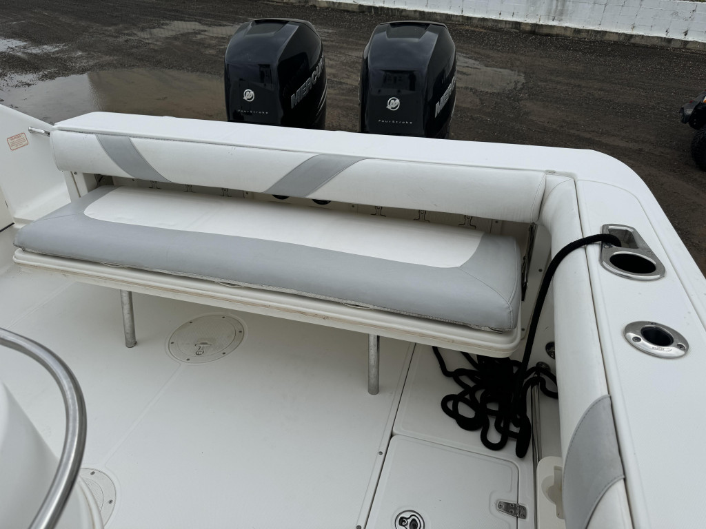 Boston Whaler 320 Outrage Cuddy