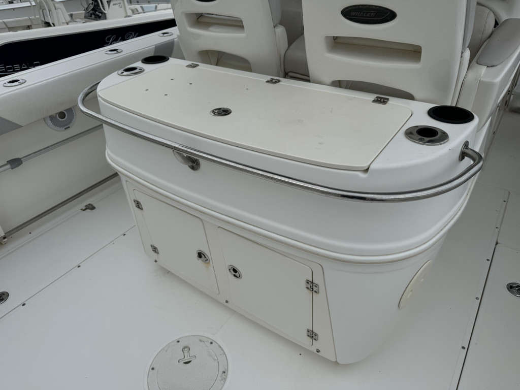 Boston Whaler 320 Outrage Cuddy