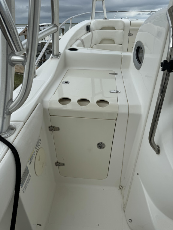 Boston Whaler 320 Outrage Cuddy