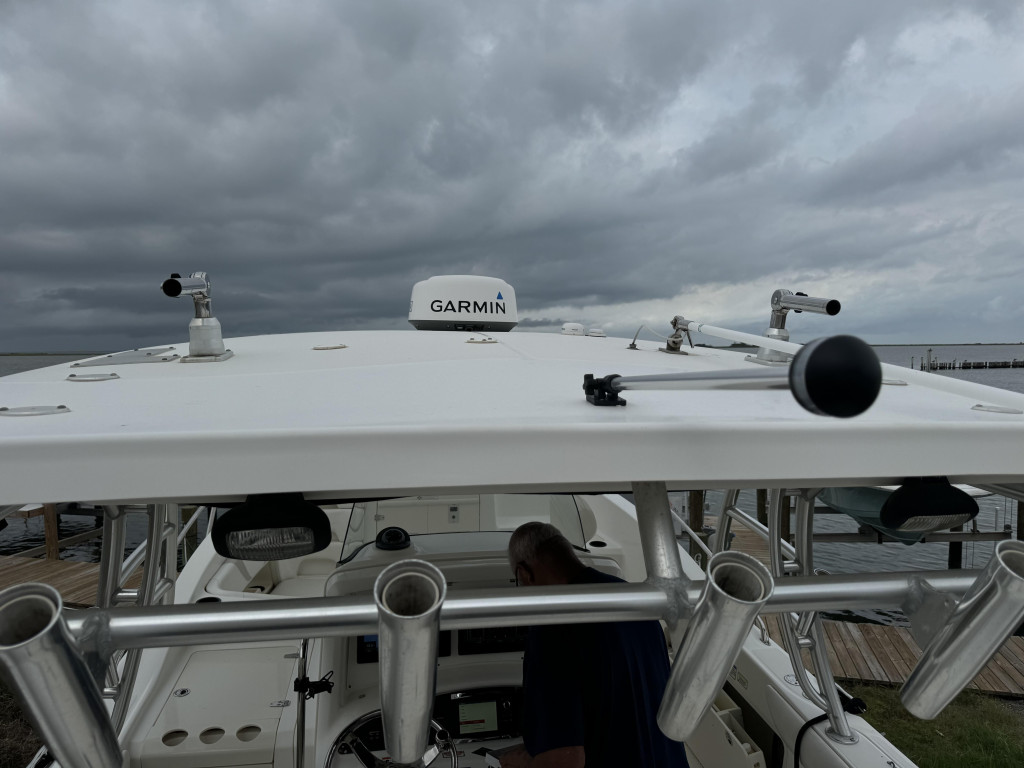 Boston Whaler 320 Outrage Cuddy