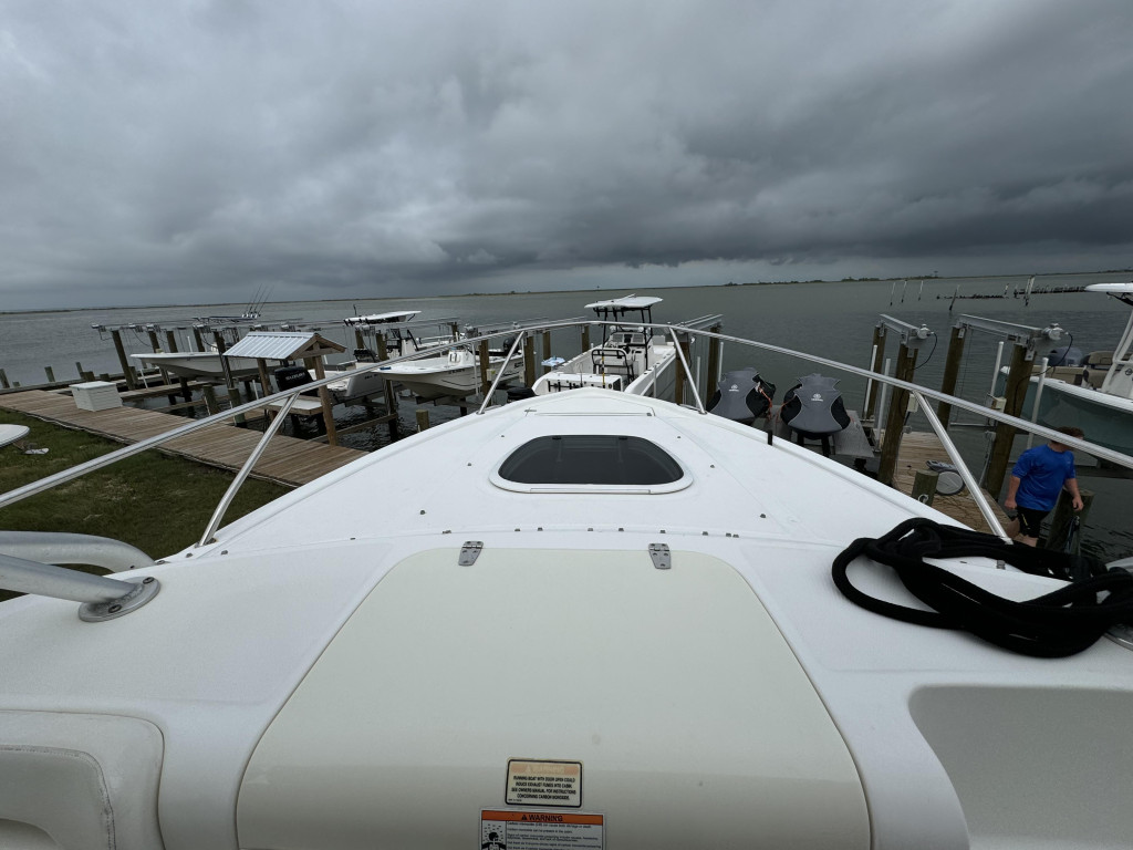 Boston Whaler 320 Outrage Cuddy