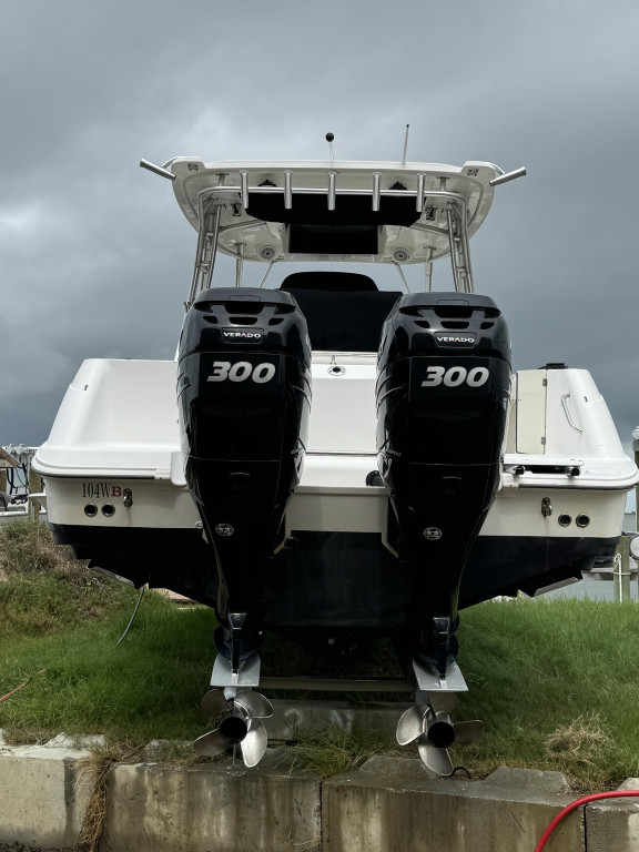Boston Whaler 320 Outrage Cuddy