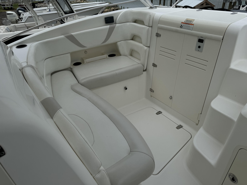 Boston Whaler 320 Outrage Cuddy