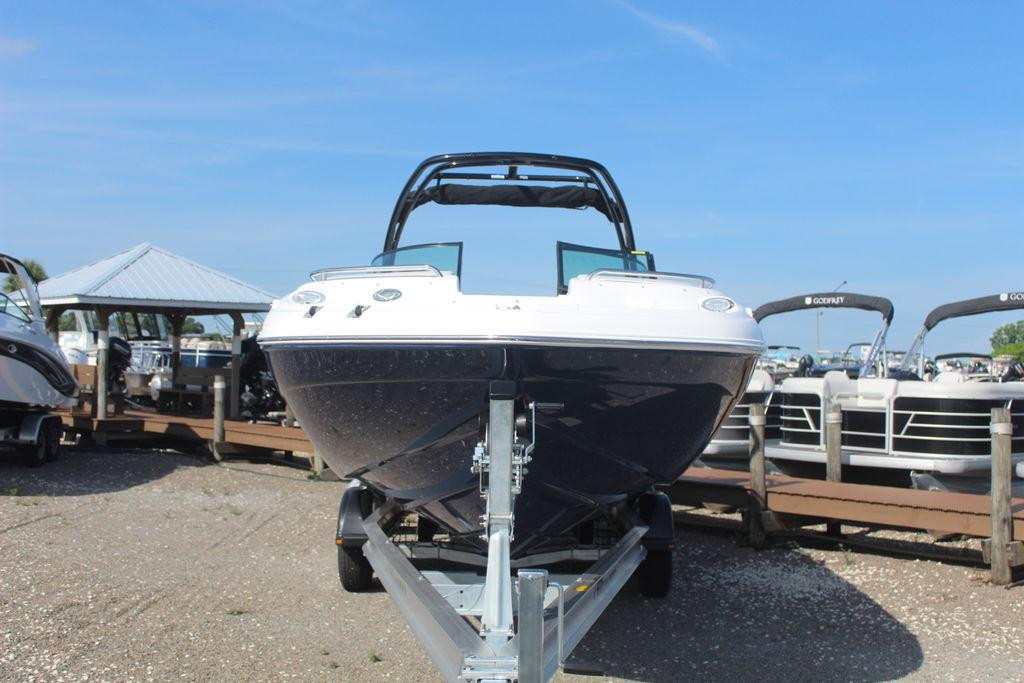 Hurricane SunDeck 2400 OB