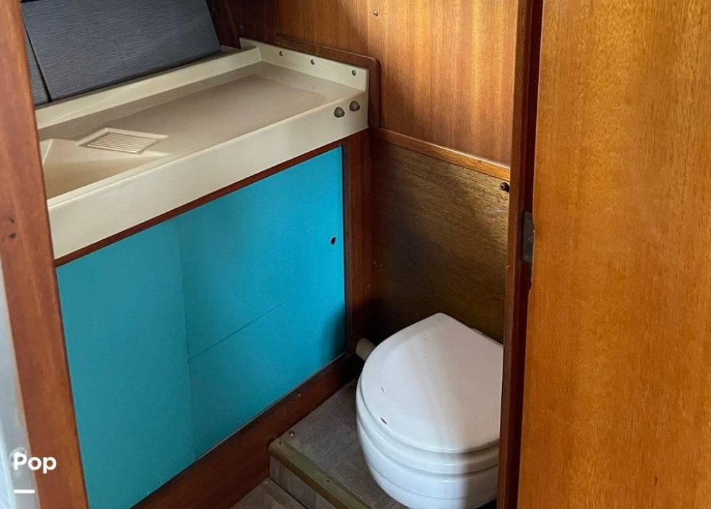 Chris-Craft Cavalier 33