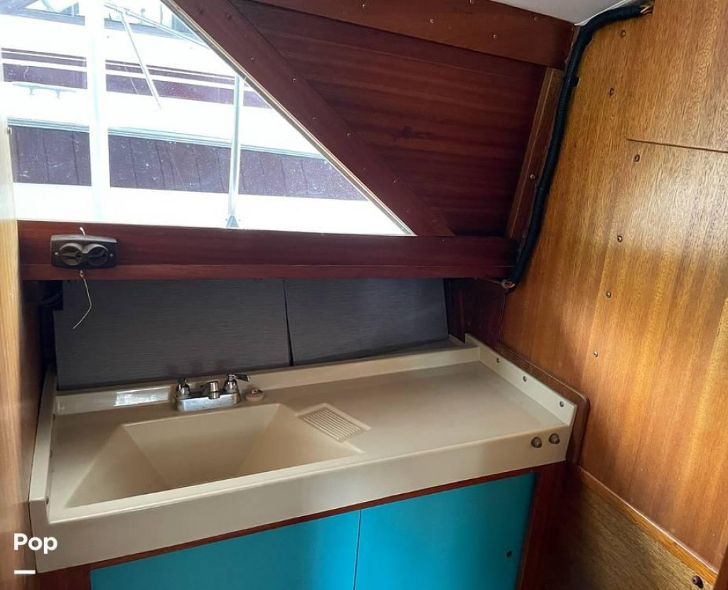 Chris-Craft Cavalier 33