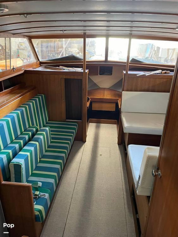 Chris-Craft Cavalier 33