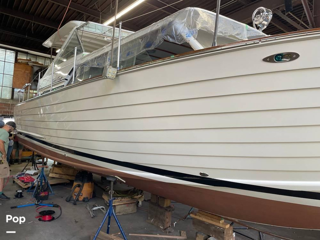 Chris-Craft Cavalier 33