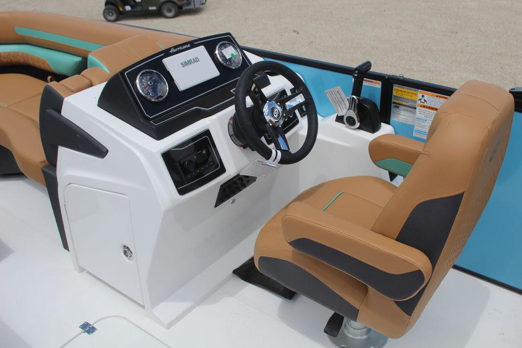 Hurricane FunDeck 2360 REF OB