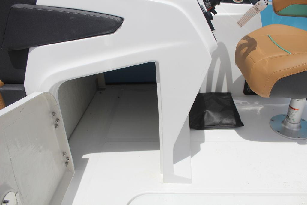 Hurricane FunDeck 2360 REF OB