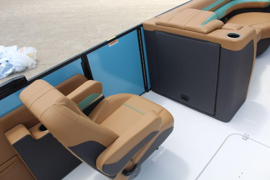 Hurricane FunDeck 2360 REF OB