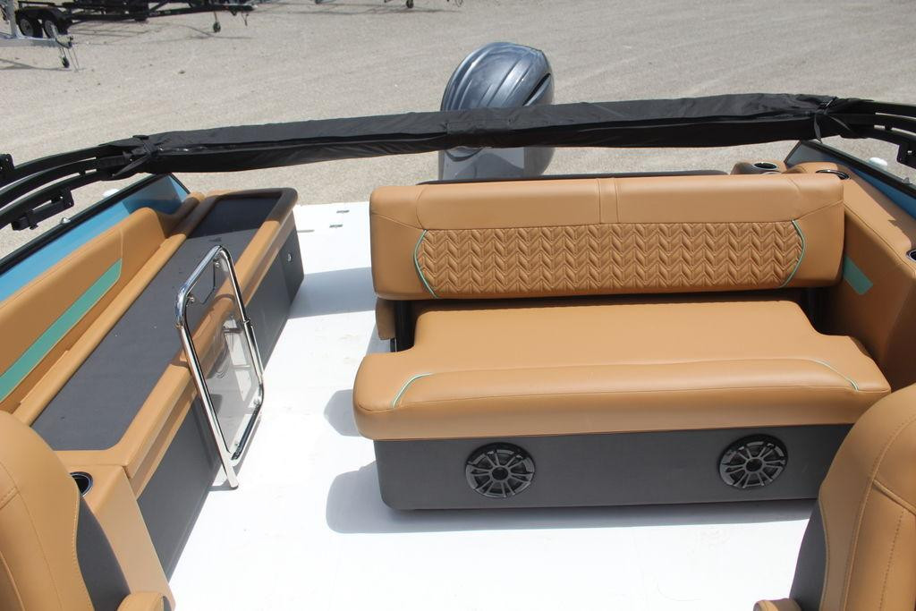 Hurricane FunDeck 2360 REF OB