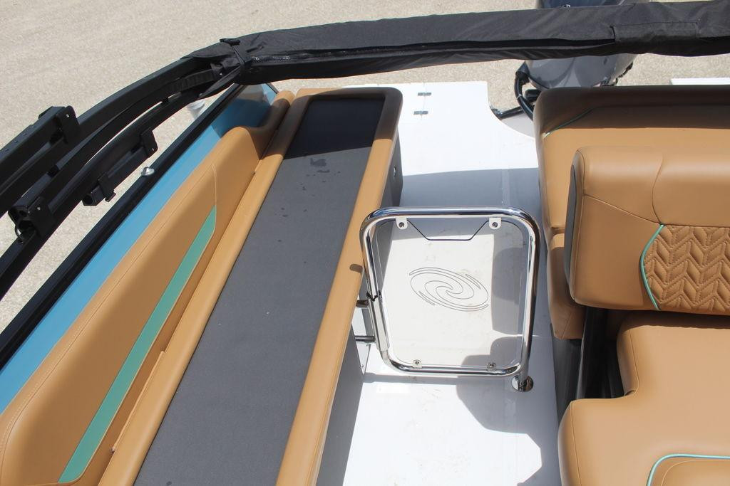 Hurricane FunDeck 2360 REF OB