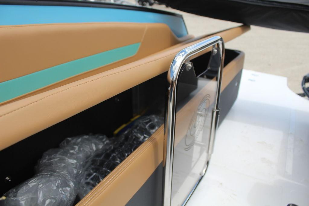 Hurricane FunDeck 2360 REF OB