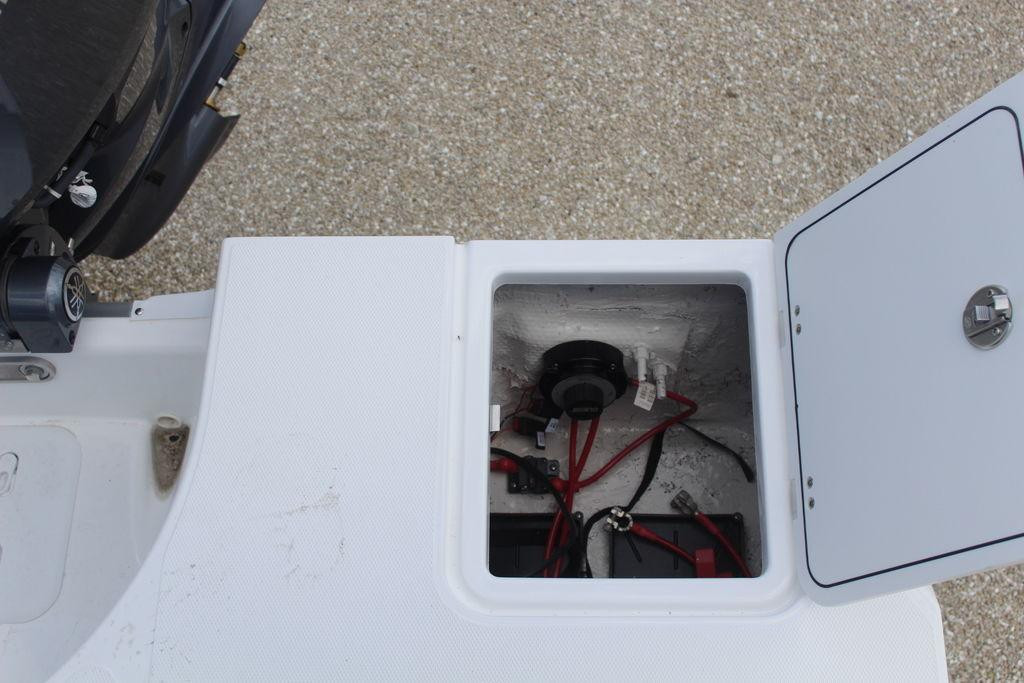 Hurricane FunDeck 2360 REF OB