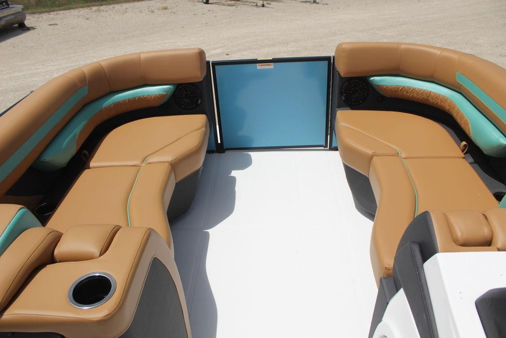 Hurricane FunDeck 2360 REF OB