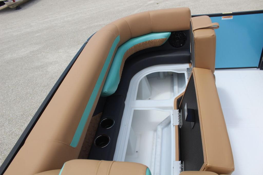 Hurricane FunDeck 2360 REF OB