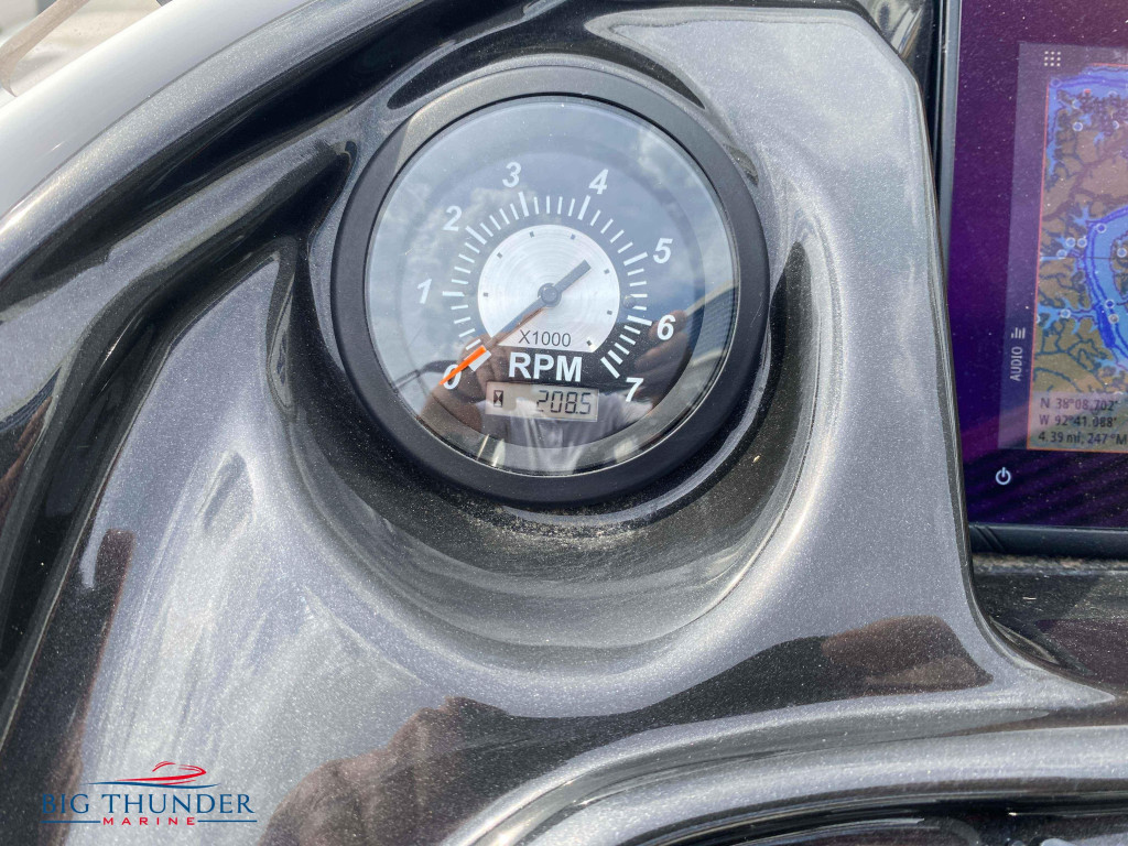 JC Tritoon SportToon 26TT