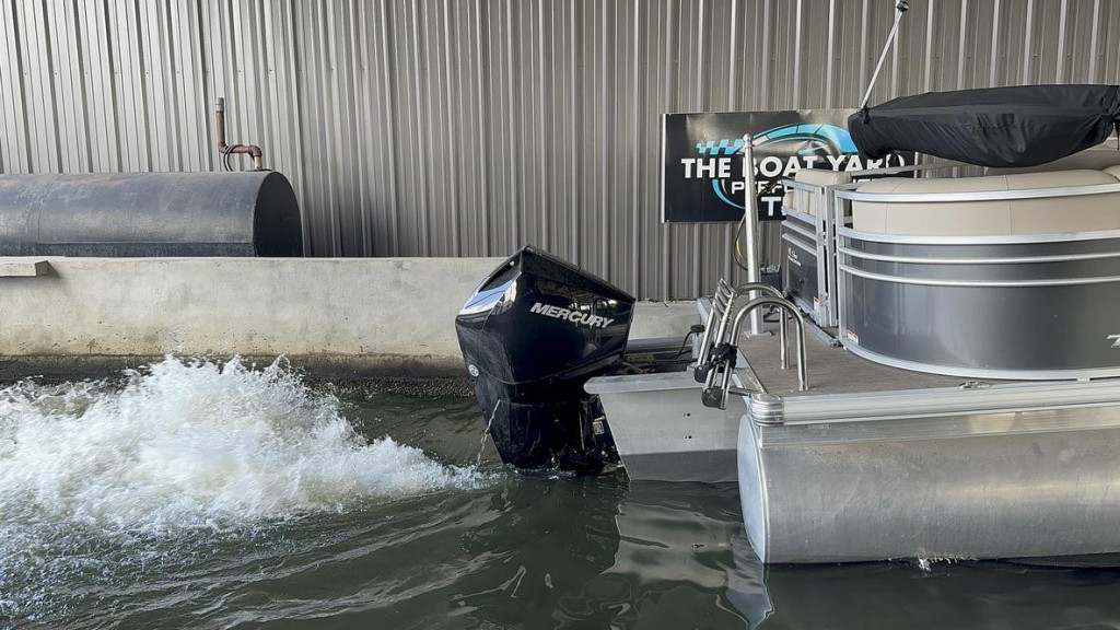 Sun Tracker PARTY BARGE 22 DLX