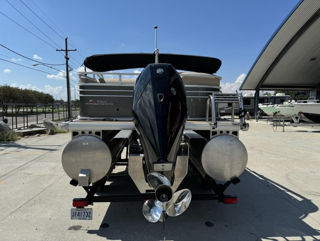 Sun Tracker PARTY BARGE 22 DLX