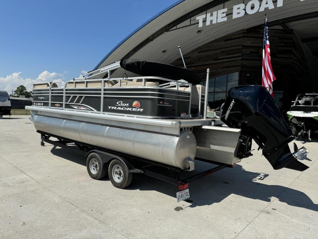 Sun Tracker PARTY BARGE 22 DLX