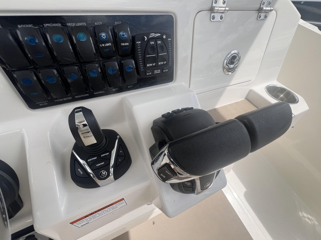 Sailfish 290 Center Console