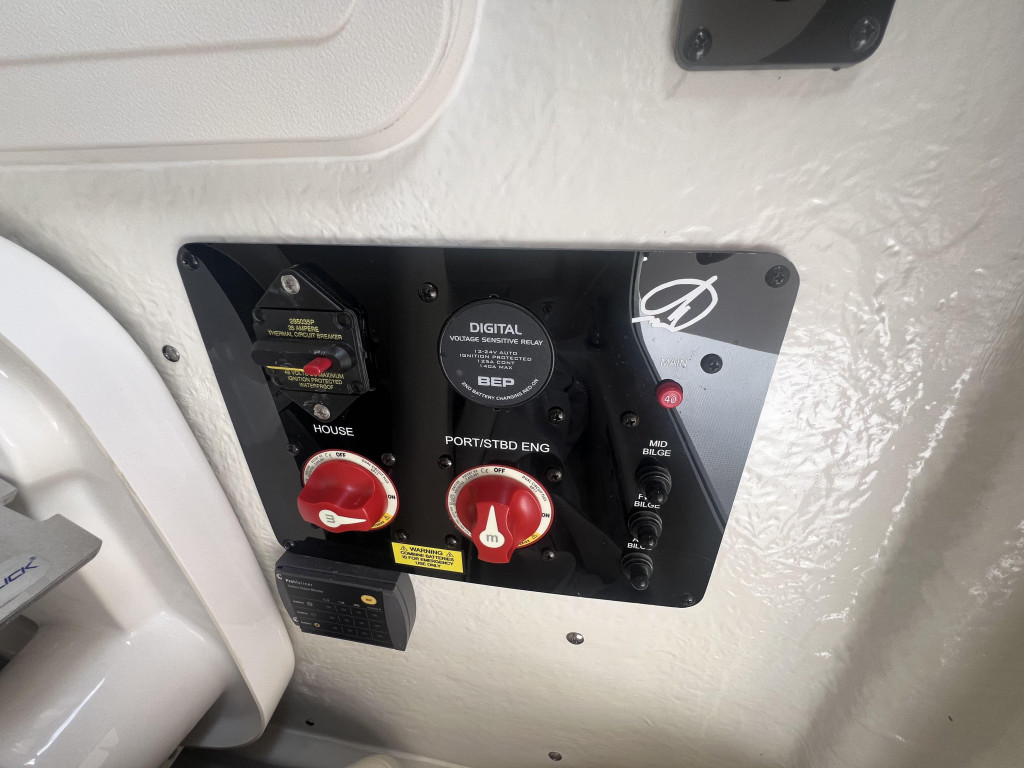 Sailfish 290 Center Console