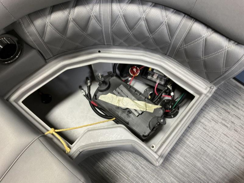 Bennington 23 LXSR Tri