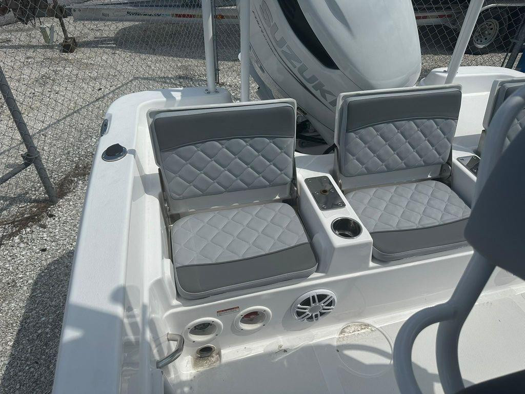 Nautic Star 231 Hybrid