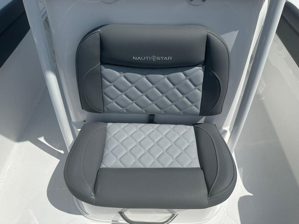 Nautic Star 231 Hybrid