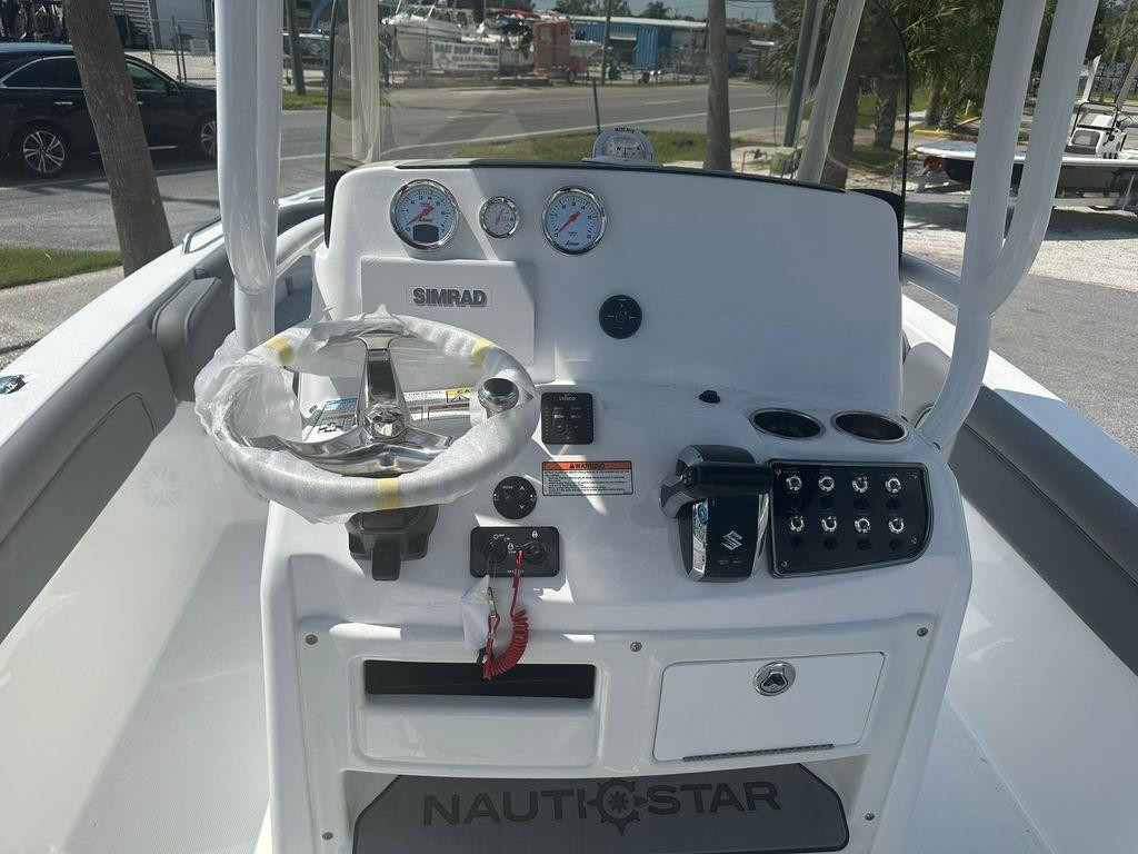 Nautic Star 231 Hybrid