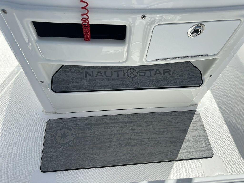 Nautic Star 222 OS OFFSHORE