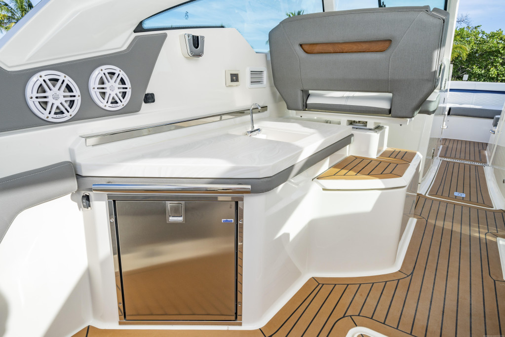 Tiara 34 Luxury Crossover