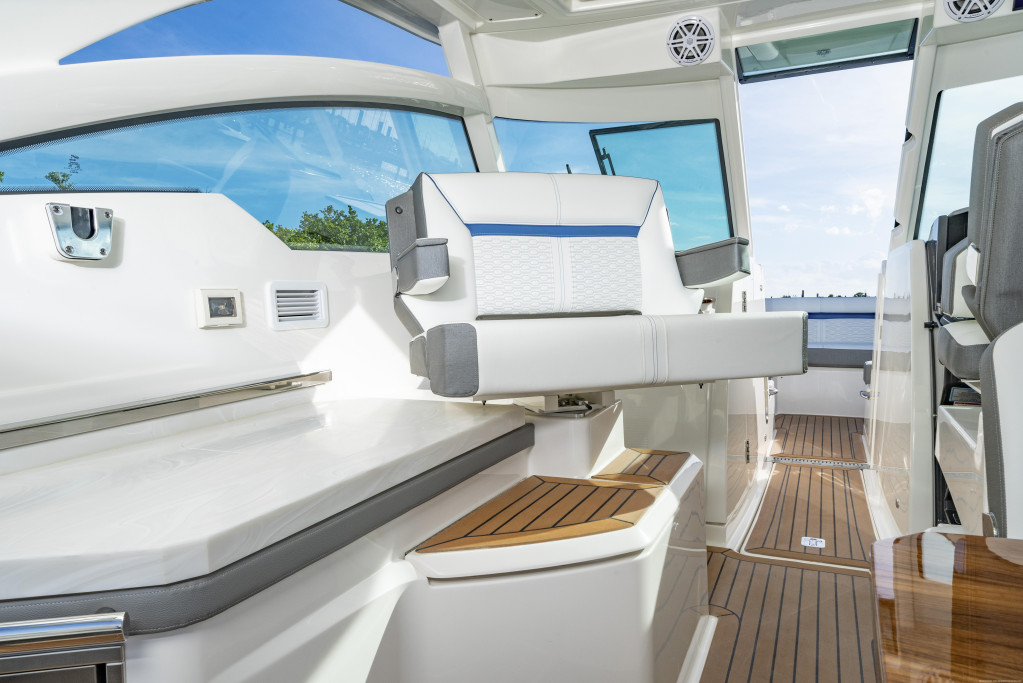 Tiara 34 Luxury Crossover