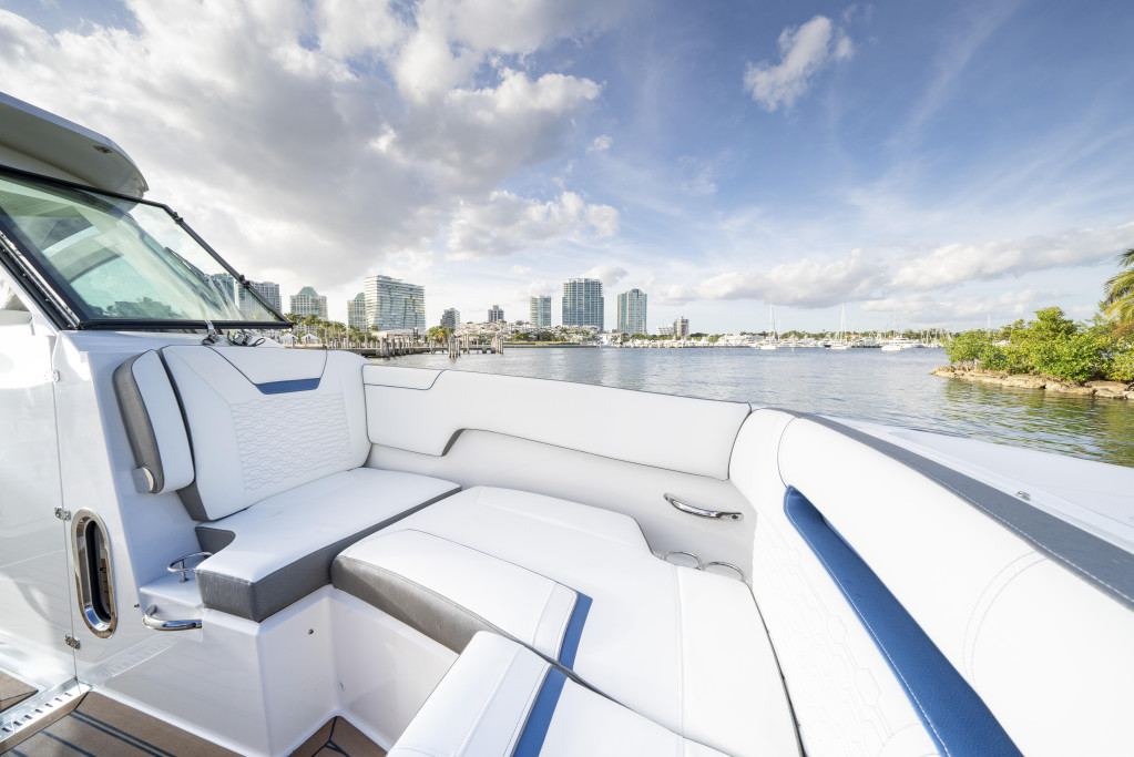 Tiara 34 Luxury Crossover