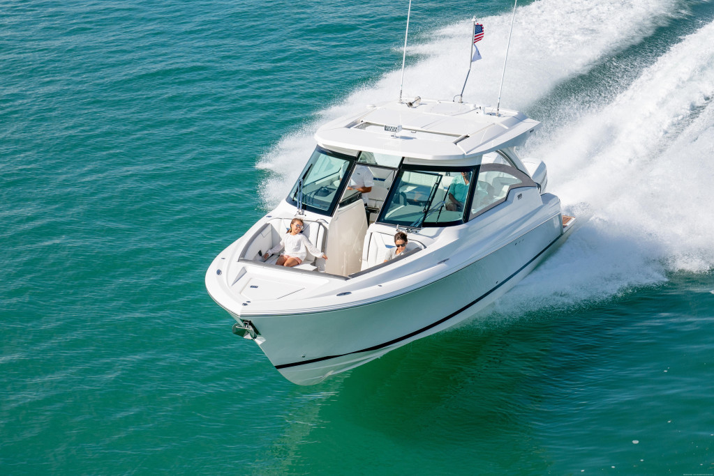 Tiara 34 Luxury Crossover