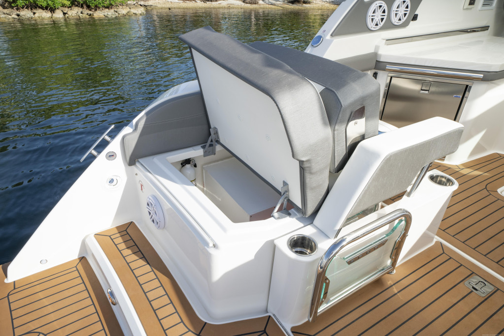 Tiara 34 Luxury Crossover