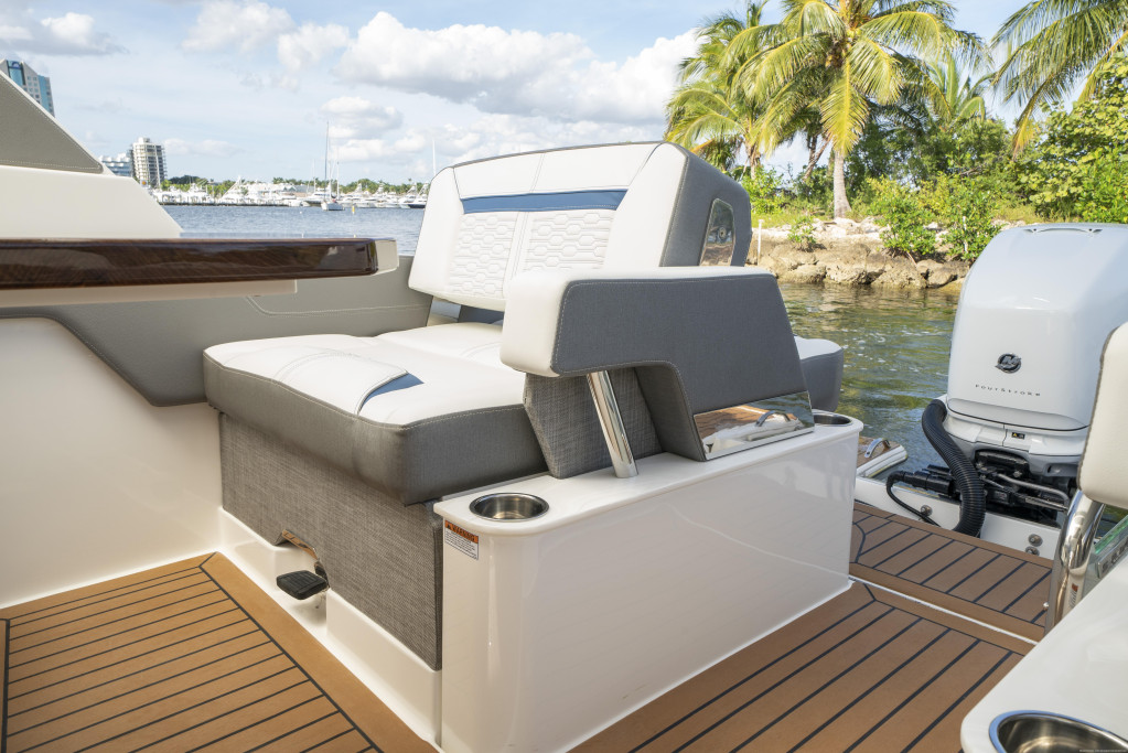 Tiara 34 Luxury Crossover