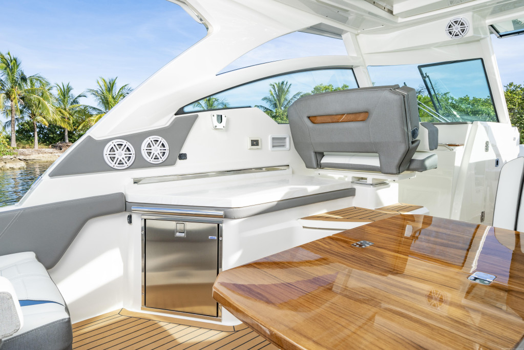 Tiara 34 Luxury Crossover