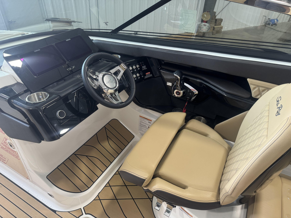 Sea Ray SLX 260