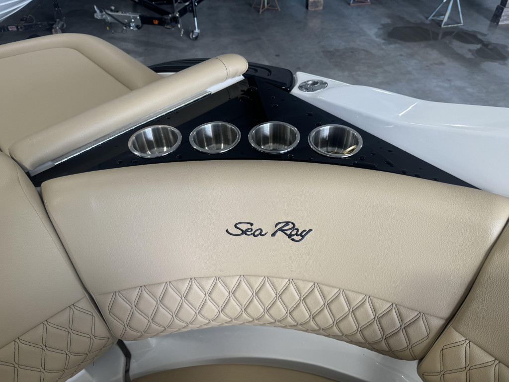 Sea Ray SLX 260