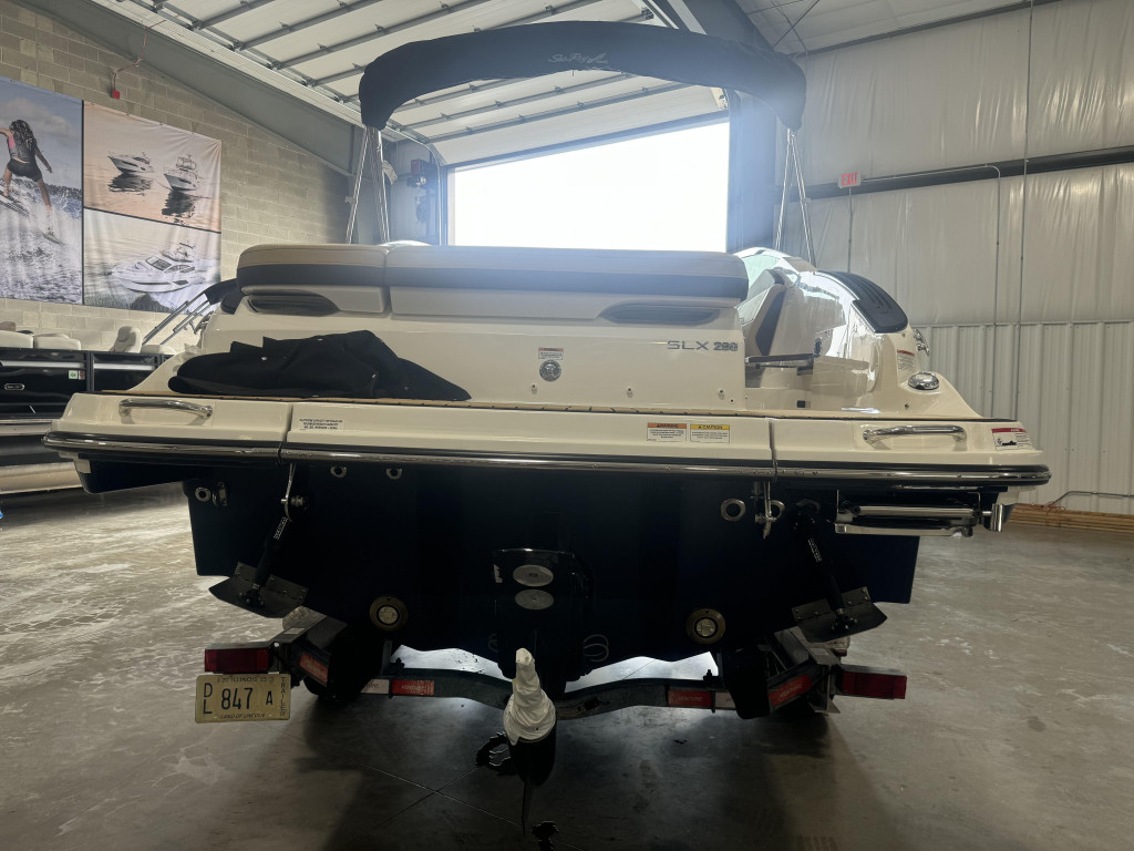Sea Ray SLX 260