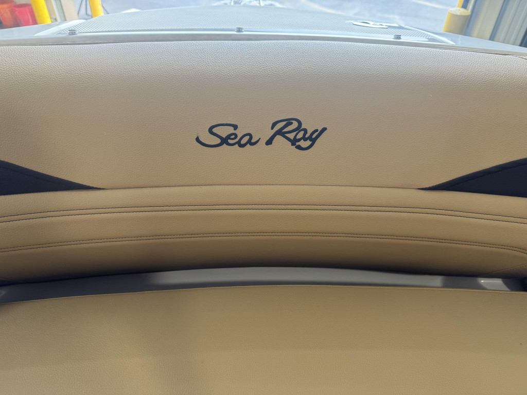 Sea Ray SLX 260