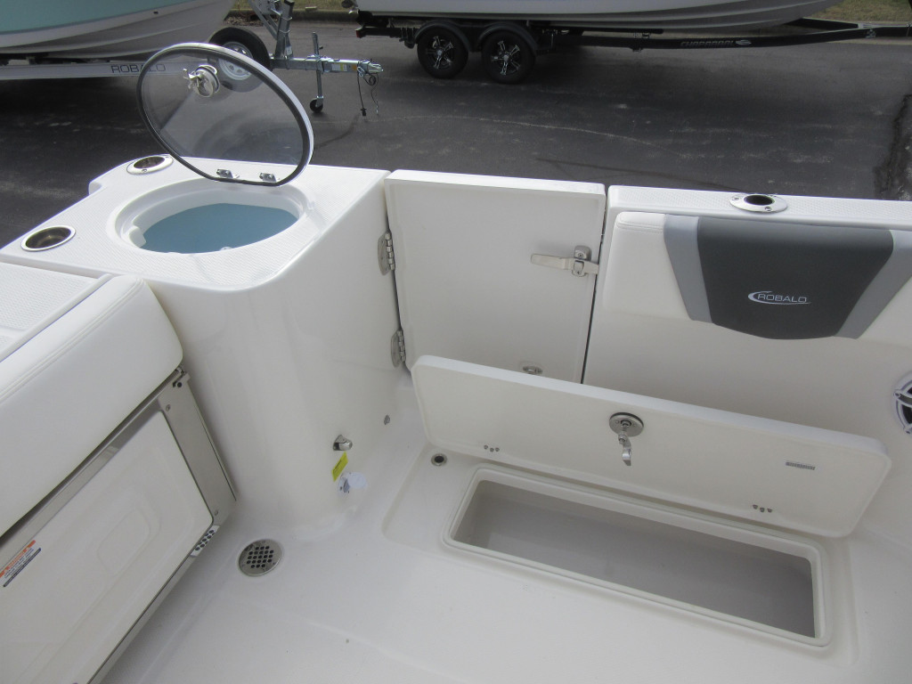 Robalo R250 Center Console