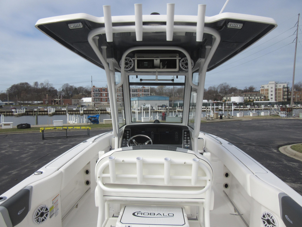 Robalo R250 Center Console