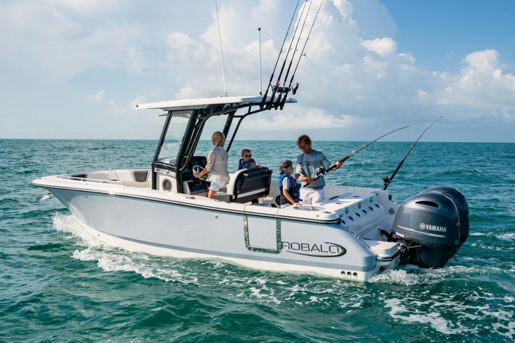 Robalo R250 Center Console