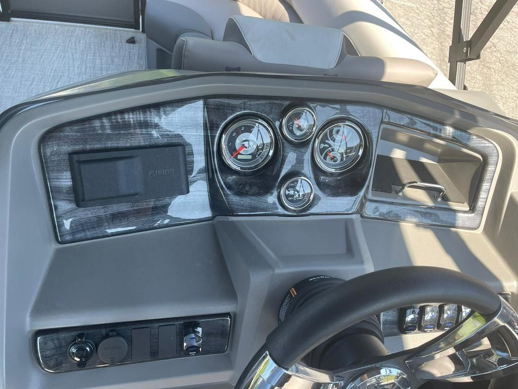 Tahoe LTZ 2485 QL Tritoon