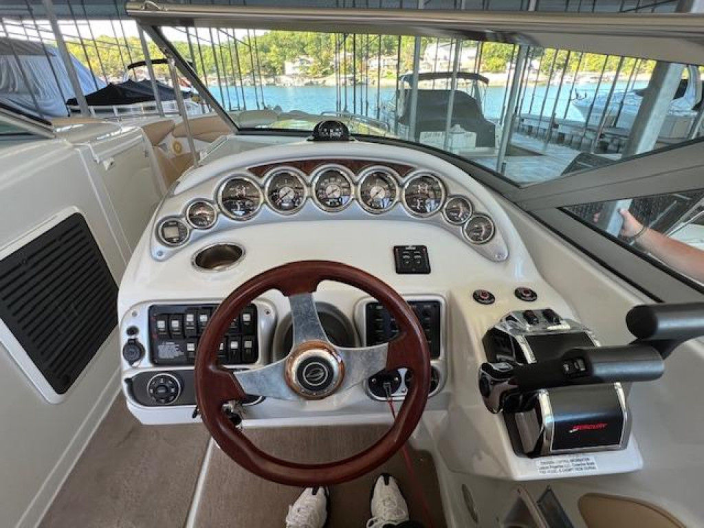 Crownline 325 SS Bowrider