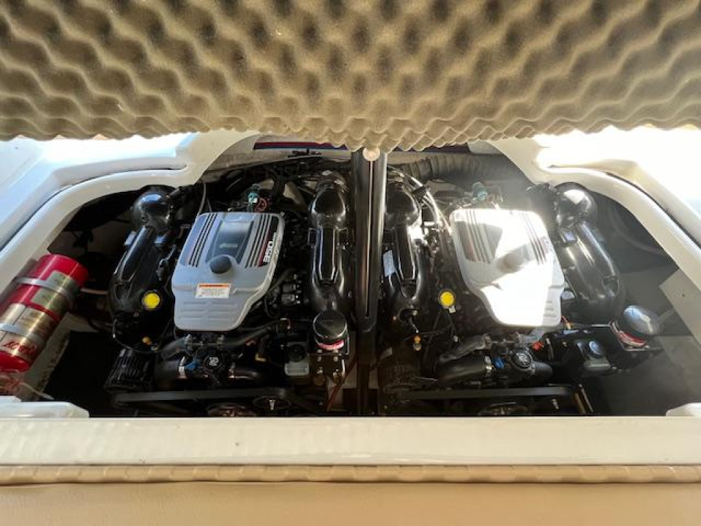 Crownline 325 SS Bowrider