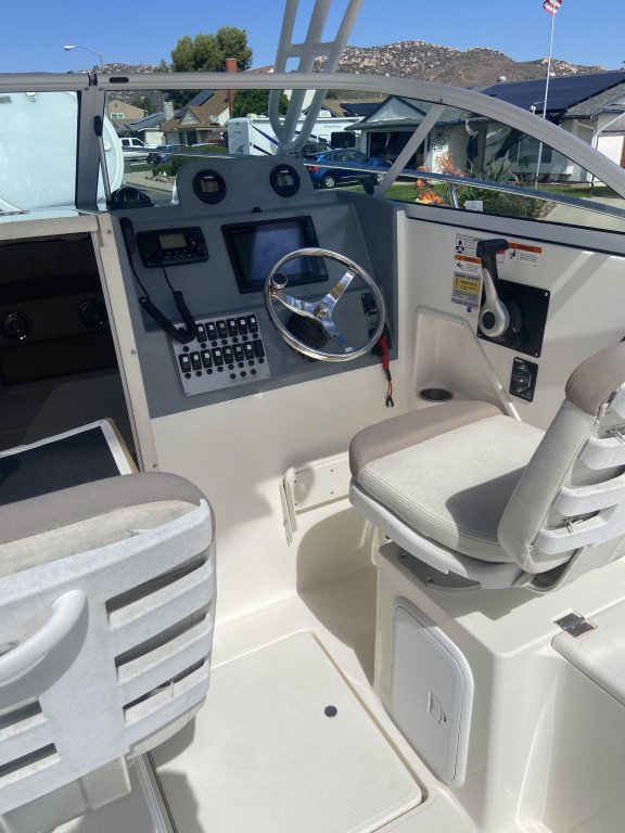 Seaswirl Striper 230 Walkaround